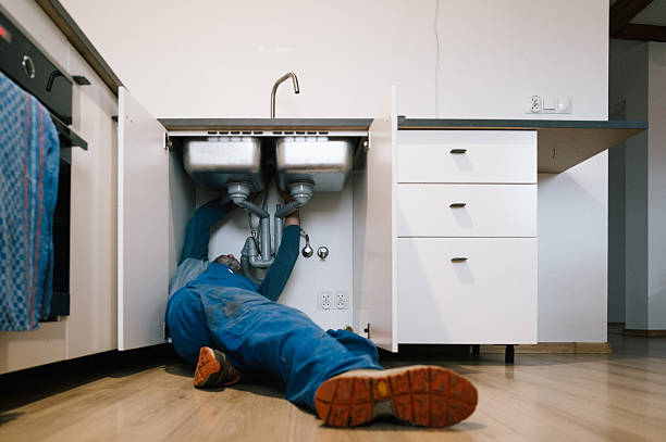 Professional Leak Detection technician working in Gladstone, OR